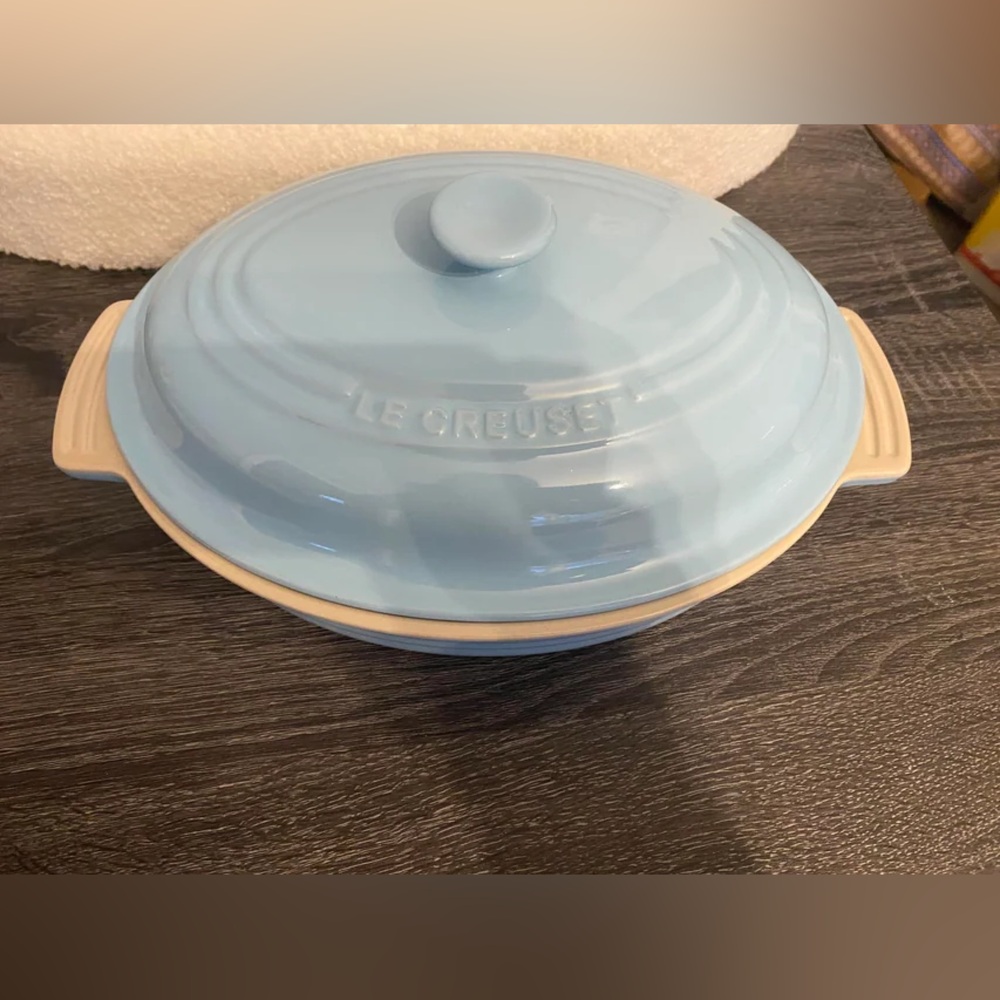 NWT Le Creuset oval baking dish with lid